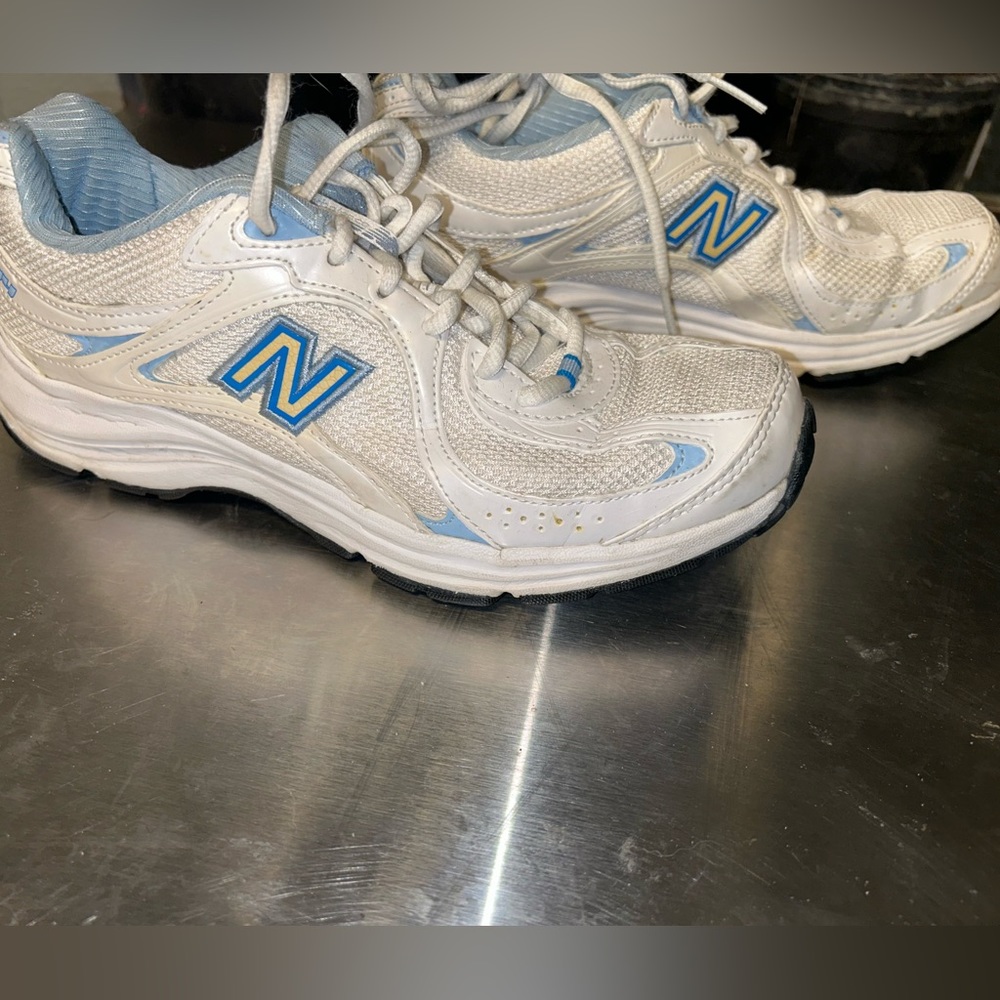 New balance 494 women’s size 6.5 lace up shoe